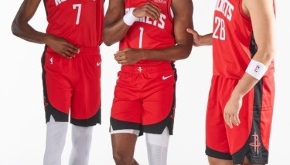 星空体育-执着于三分？火箭变阵酿苦果！31岁明星中锋遭雪藏，乌度卡用错人