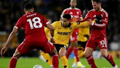 星空体育团队-利物浦补时崩盘，裁判争议难掩进攻“便秘”之痛|狼队|体能|萨拉赫-叶海亚|科迪·加克波|球队_新浪体育_新浪新闻